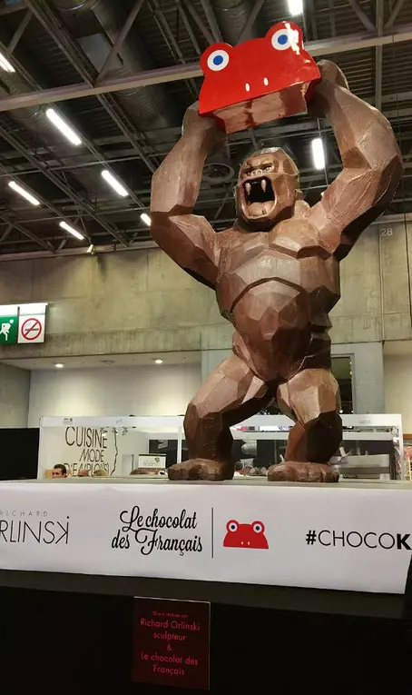 sculpture en chocolat du Kong de Richard Orlinski - salon du chocolat de paris 2016