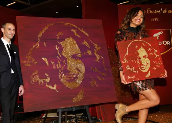 portrait paillettes en or