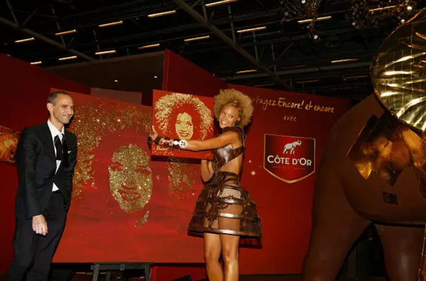 célébrité et son portrait paillettes